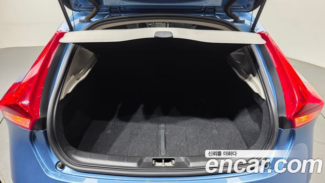 Volvo V40 2015 — photo 20