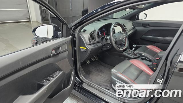 Hyundai AVANTE 2018 — photo 13