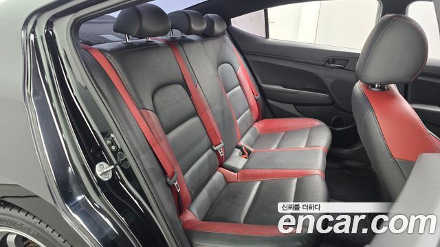 Hyundai AVANTE 2018 — photo 17