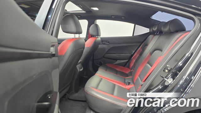 Hyundai AVANTE 2018 — photo 18