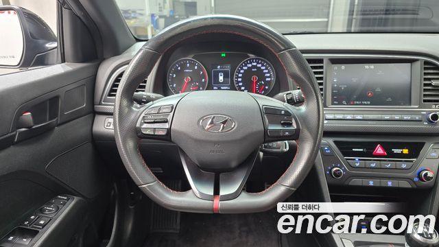 Hyundai AVANTE 2018 — photo 19