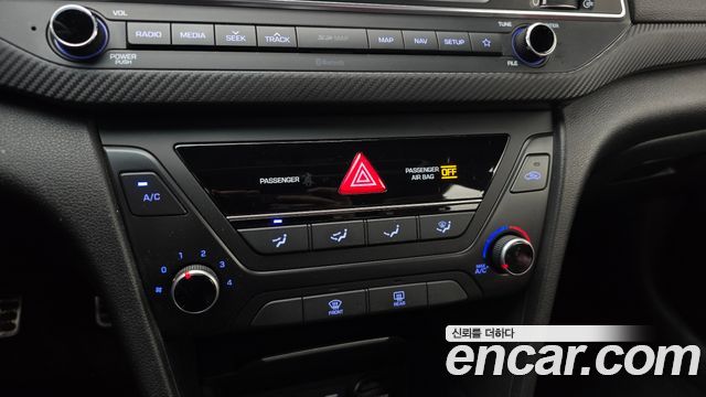 Hyundai AVANTE 2018 — photo 23