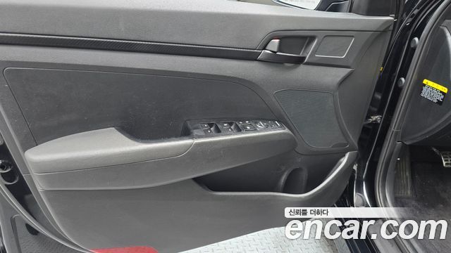Hyundai AVANTE 2018 — photo 14