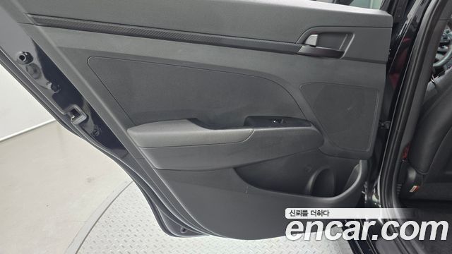 Hyundai AVANTE 2018 — photo 15