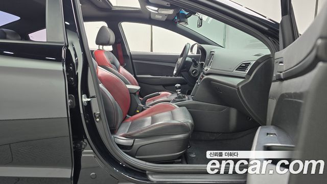 Hyundai AVANTE 2018 — photo 16