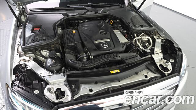 Mercedes-Benz E-Class 2018 — photo 6