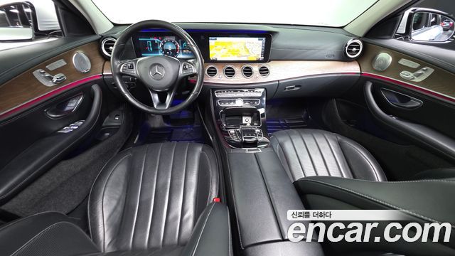 Mercedes-Benz E-Class 2018 — photo 10