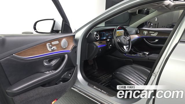 Mercedes-Benz E-Class 2018 — photo 13