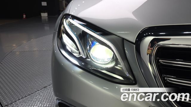 Mercedes-Benz E-Class 2018 — photo 8