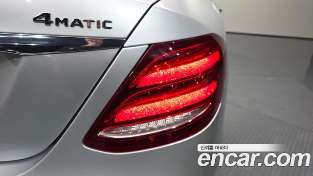 Mercedes-Benz E-Class 2018 — photo 9
