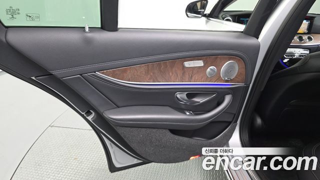 Mercedes-Benz E-Class 2018 — photo 15