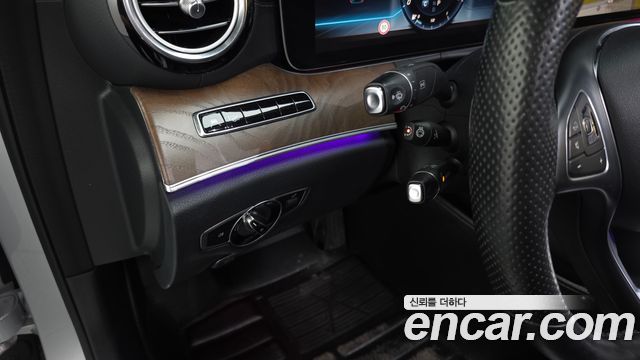 Mercedes-Benz E-Class 2018 — photo 19