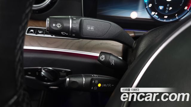 Mercedes-Benz E-Class 2018 — photo 20