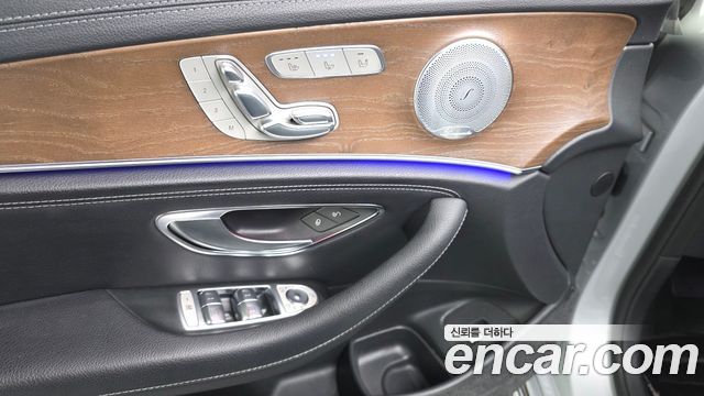 Mercedes-Benz E-Class 2018 — photo 21
