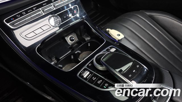 Mercedes-Benz E-Class 2018 — photo 22