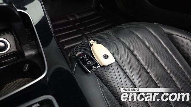 Mercedes-Benz E-Class 2018 — photo 23