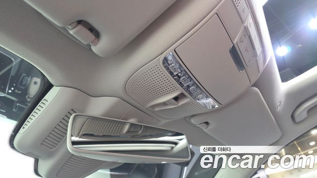 Mercedes-Benz E-Class 2018 — photo 24