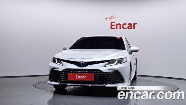 Toyota Camry 2024 — photo 3