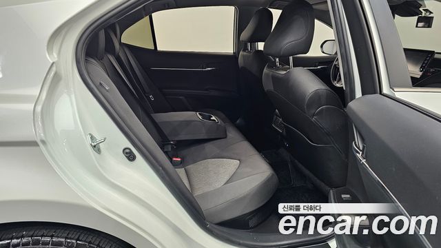 Toyota Camry 2024 — photo 17