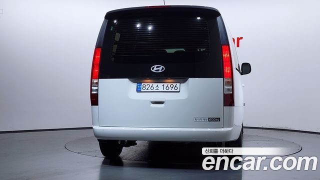 Hyundai Staria 2025 — photo 4