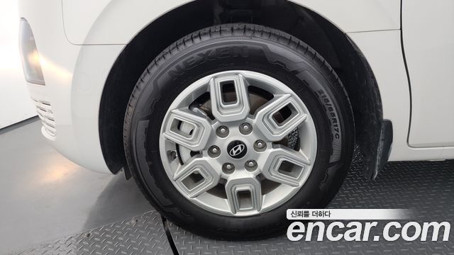 Hyundai Staria 2025 — photo 5