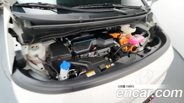 Hyundai Staria 2025 — photo 6