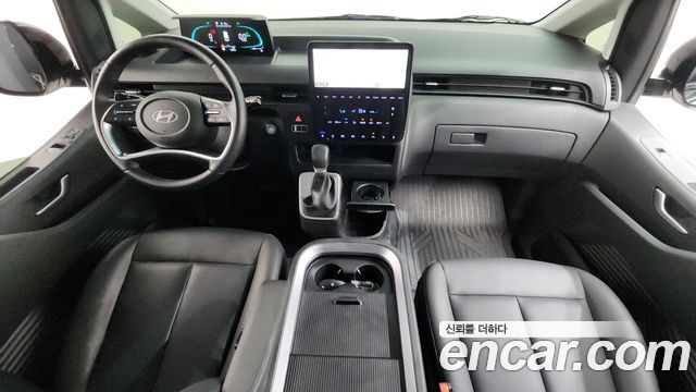 Hyundai Staria 2025 — photo 10