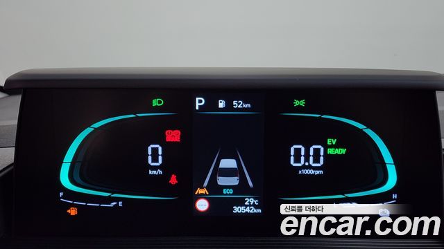 Hyundai Staria 2025 — photo 11