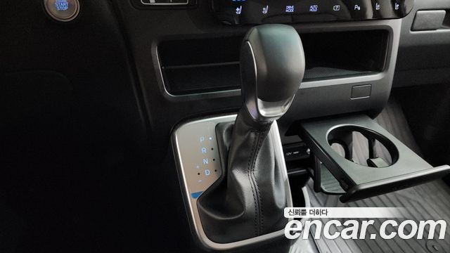 Hyundai Staria 2025 — photo 12