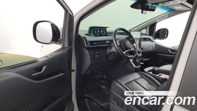 Hyundai Staria 2025 — photo 13