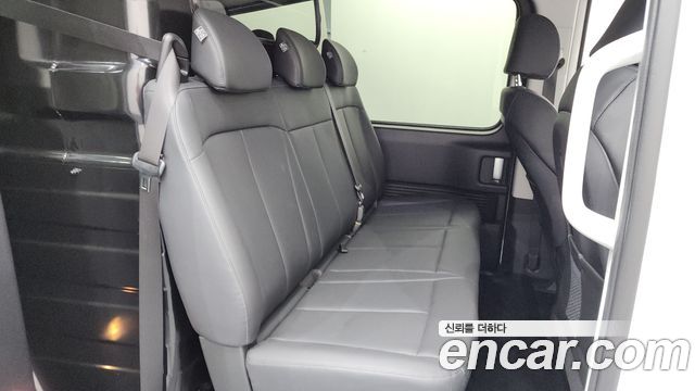 Hyundai Staria 2025 — photo 17