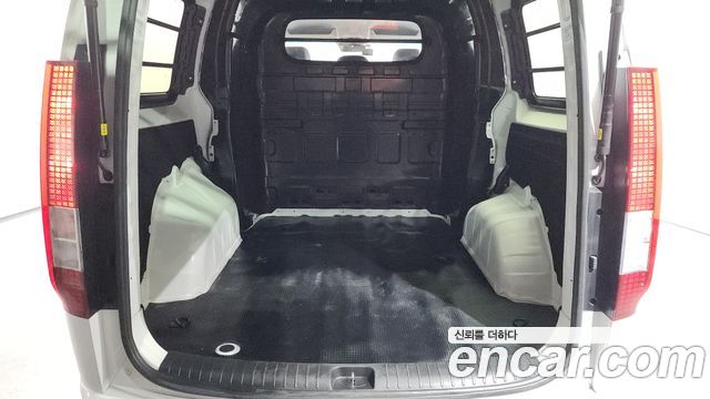 Hyundai Staria 2025 — photo 24