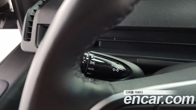 Hyundai Staria 2025 — photo 25
