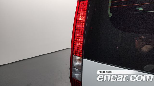 Hyundai Staria 2025 — photo 9
