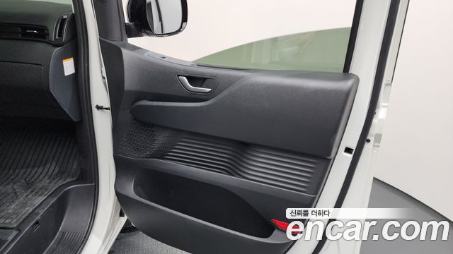 Hyundai Staria 2025 — photo 14