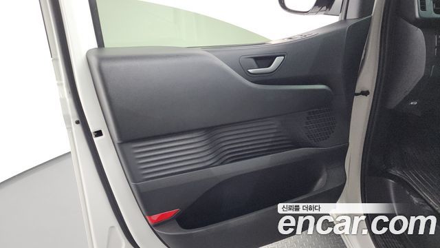Hyundai Staria 2025 — photo 15