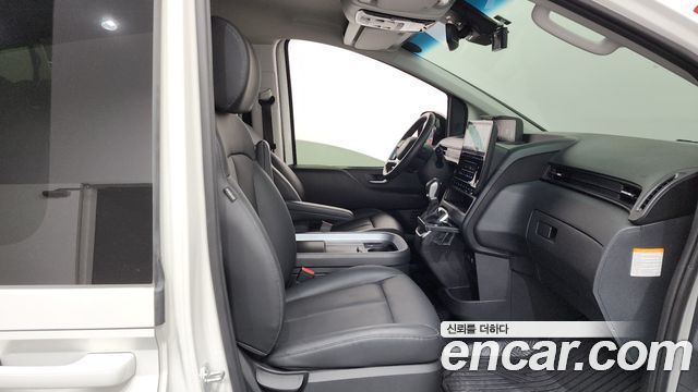 Hyundai Staria 2025 — photo 16