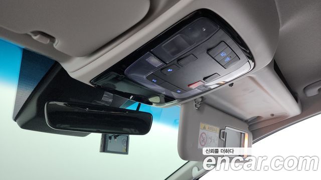 Hyundai Staria 2025 — photo 27