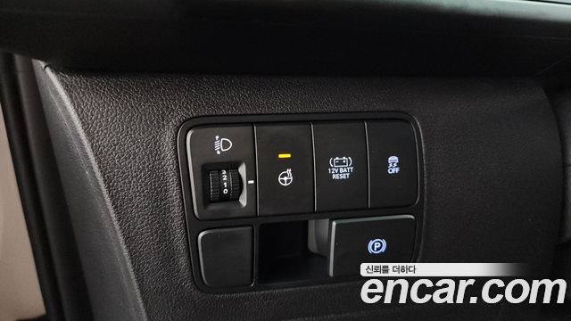 Hyundai Staria 2025 — photo 28