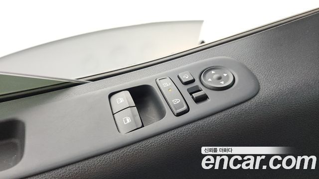 Hyundai Staria 2025 — photo 30