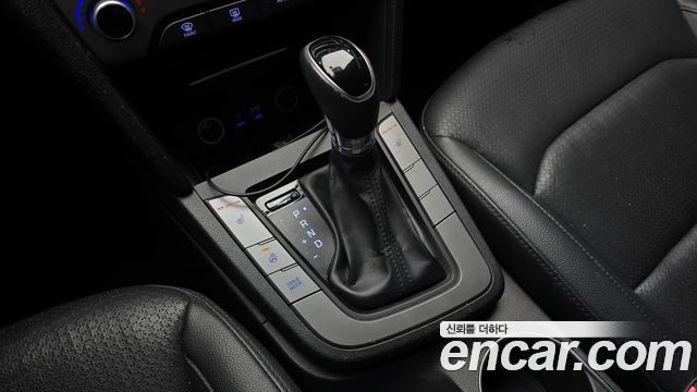Hyundai AVANTE 2016 — photo 9