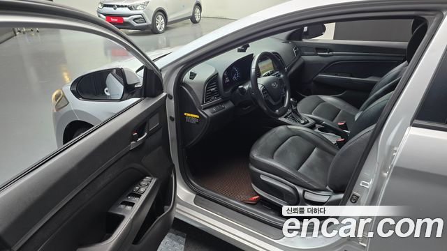 Hyundai AVANTE 2016 — photo 10