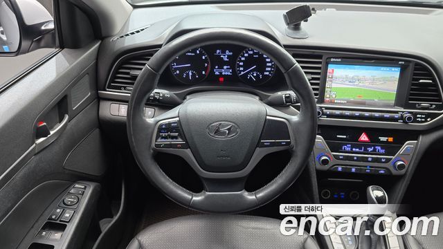 Hyundai AVANTE 2016 — photo 13