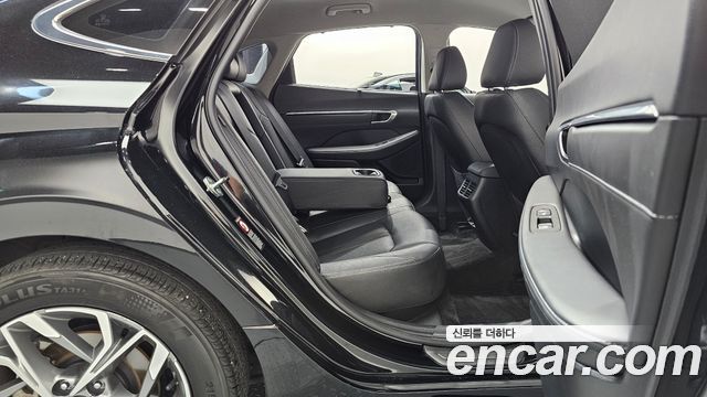 Hyundai Sonata 2022 — photo 17