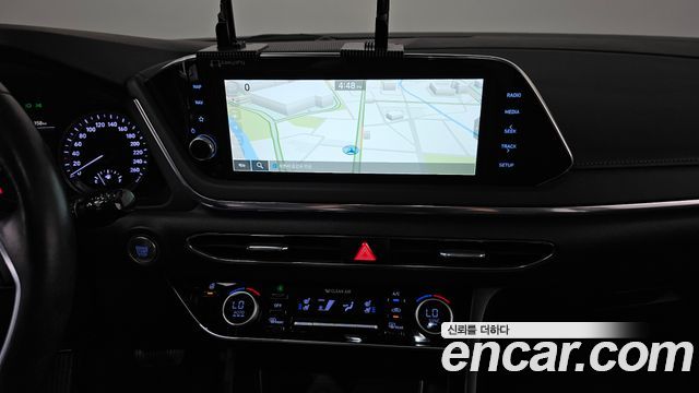 Hyundai Sonata 2022 — photo 18