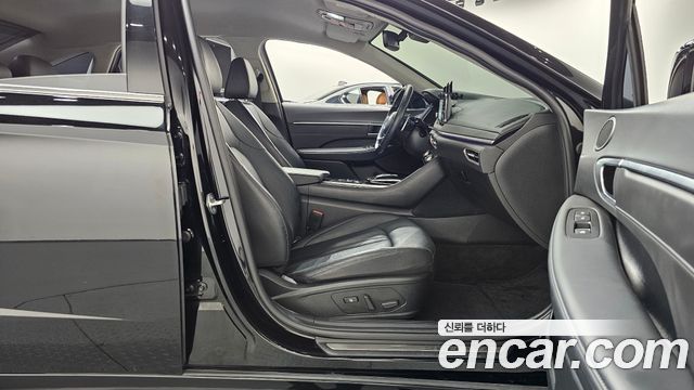 Hyundai Sonata 2022 — photo 16