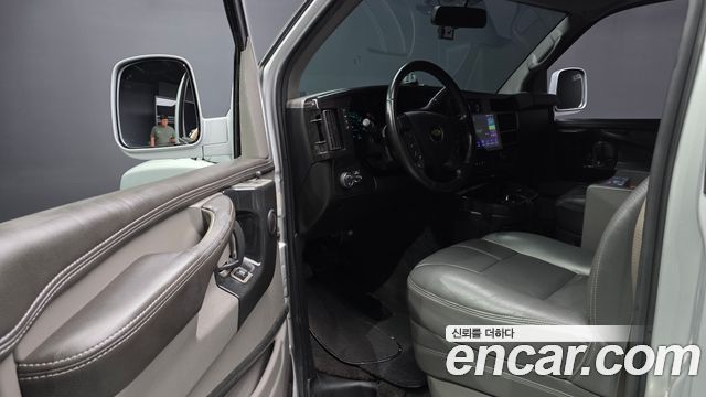 Chevrolet Express Van 2015 — photo 10