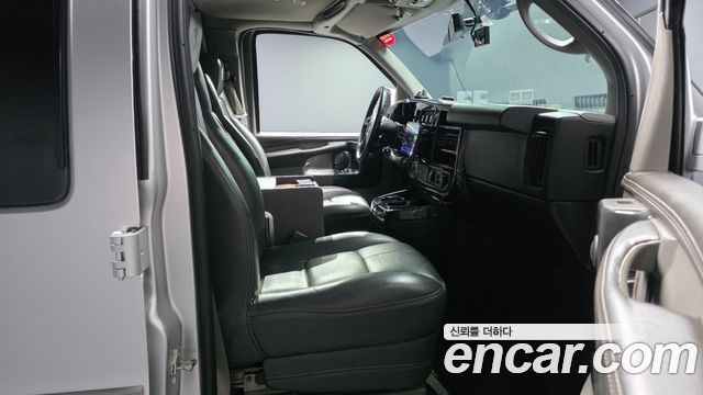 Chevrolet Express Van 2015 — photo 11