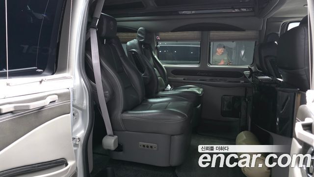 Chevrolet Express Van 2015 — photo 12