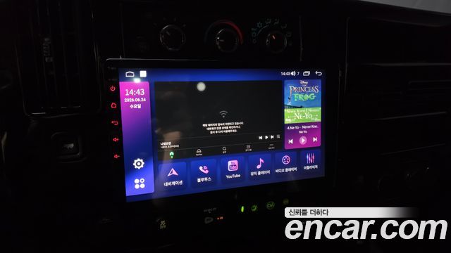 Chevrolet Express Van 2015 — photo 16